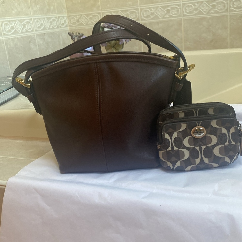 Vintage Coach Brown Shoulder Bag with Smooth Leather and Iconic Logo Wallet